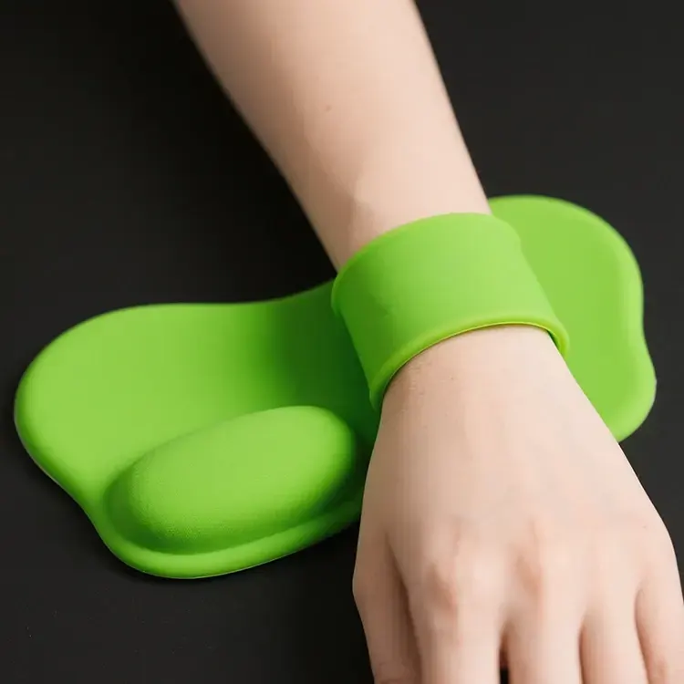 Comment un repose-poignet en silicone en forme spéciale peut-il améliorer votre expérience de travail?